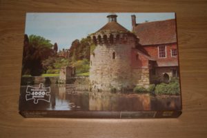 Image of the puzzle 4000, Waddingtons, Scotney Castle, England, Sealed Bag, Picture of the box