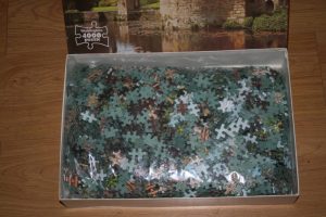 Image of the puzzle 4000, Waddingtons, Scotney Castle, England, Sealed Bag, Picture of the bag
