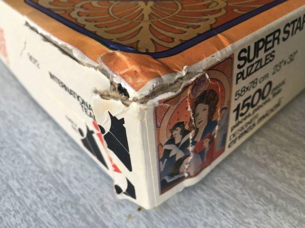 Image of the puzzle 1500, International Team, Greta Garbo, by Ermes Miceli, Sealed Bag, Picture of the corner