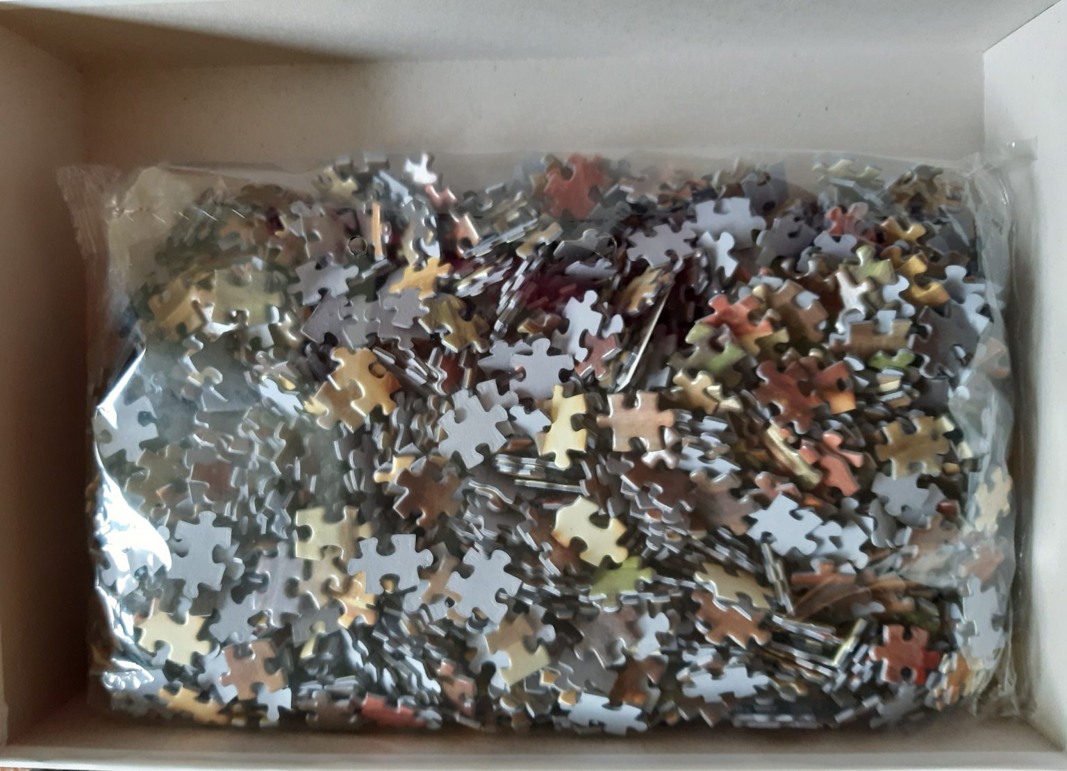 Image of the puzzle 2000, Anatolian, Danaides, by John William Waterhouse, Sealed Bag, Picture of the box