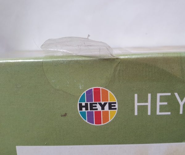 Image of the puzzle 2000, Heye, Doggy, Marjolein Bastin. Picture of the corner of a box.