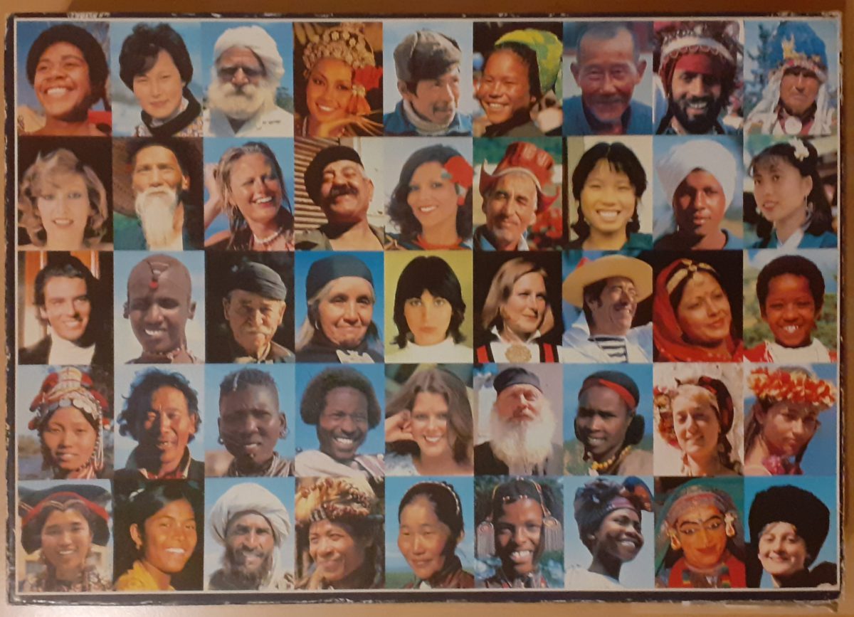 Image of the puzzle 5000, Diset, The World is Smiling at You, Sealed Bag, Picture of the box