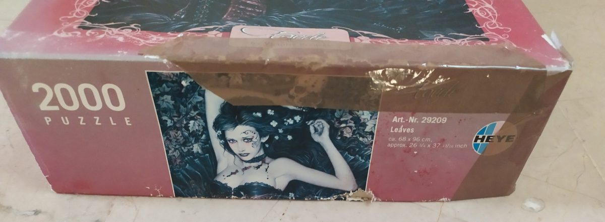 Image of the puzzle 2000, Heye, Leaves, Victoria Francés, Sealed Bag, Detail of the box