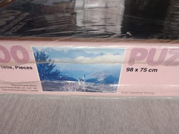 Image of the puzzle 2000, Ravensburger, Neuschwanstein Castle, by Manfred Thonig, Factory Sealed, Detail of the box