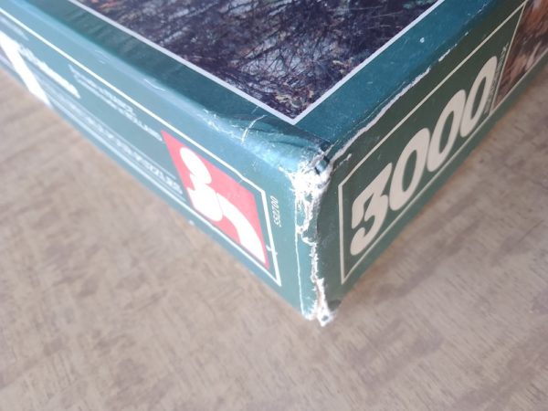 Image of the puzzle 3000, Nathan, Mountain Stream in Autumn, Sealed Bag, Picture of the corner