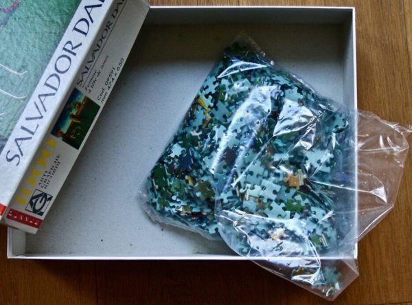 Image of the puzzle 1000, Ricordi, Woman with a Head of Roses, by Salvador Dalí, Sealed Bag, Picture of the bag