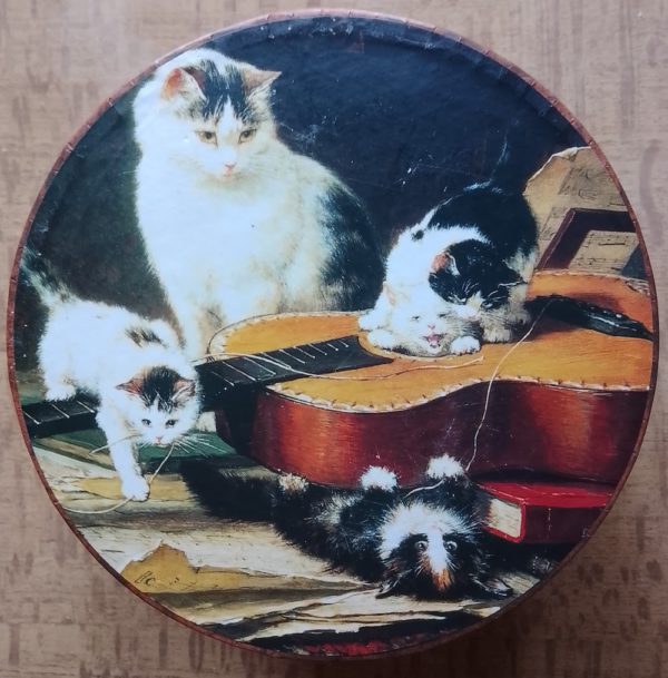 Image of the puzzle 500, Past Times, Victorian Cat Musicians (Double Sided), by Calr Reichert and Henriëtte Ronner-Knip, Complete, Picture of the box