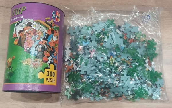 Image of the puzzle 300, Heye, Just Married, Jean-Jacques Loup, Sealed Bag, Picture of the bo