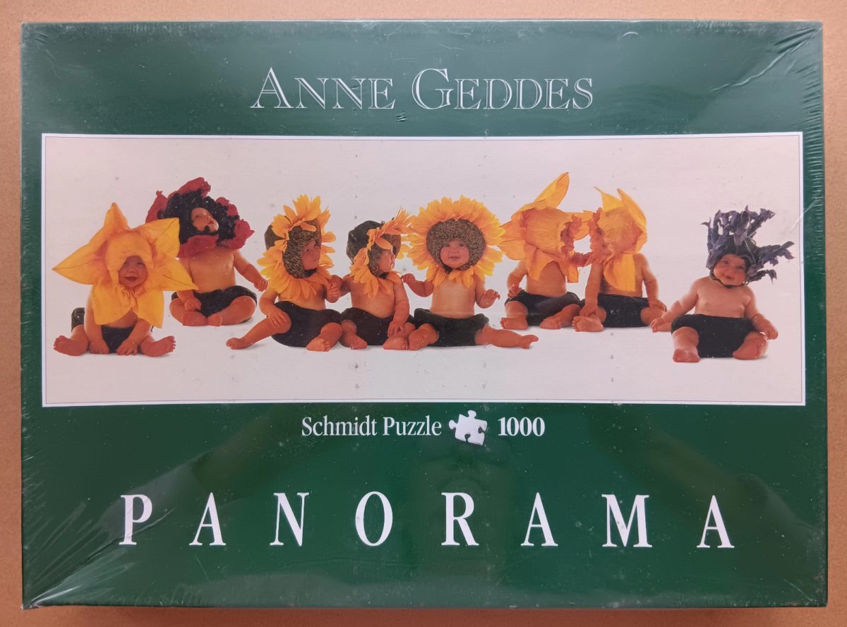 1000, Schmidt, Flower Children, by Anne Geddes, Factory Sealed, Listed by Emilia puzzles Image of the puzzle 1000, Schmidt, Flower Children, by Anne Geddes, Factory Sealed, Picture of the box