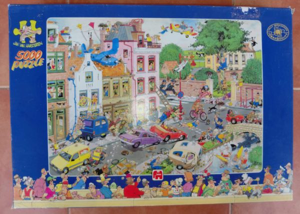 Image of the puzzle 5000, Jumbo, Friday the 13th, Jan Van Haasteren, Picture of the box